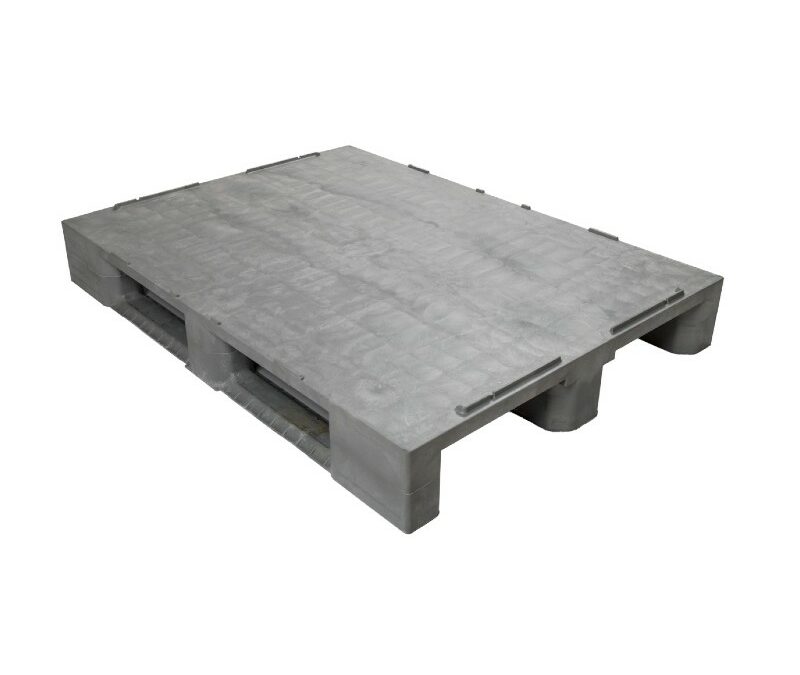 Pallet with closed deck